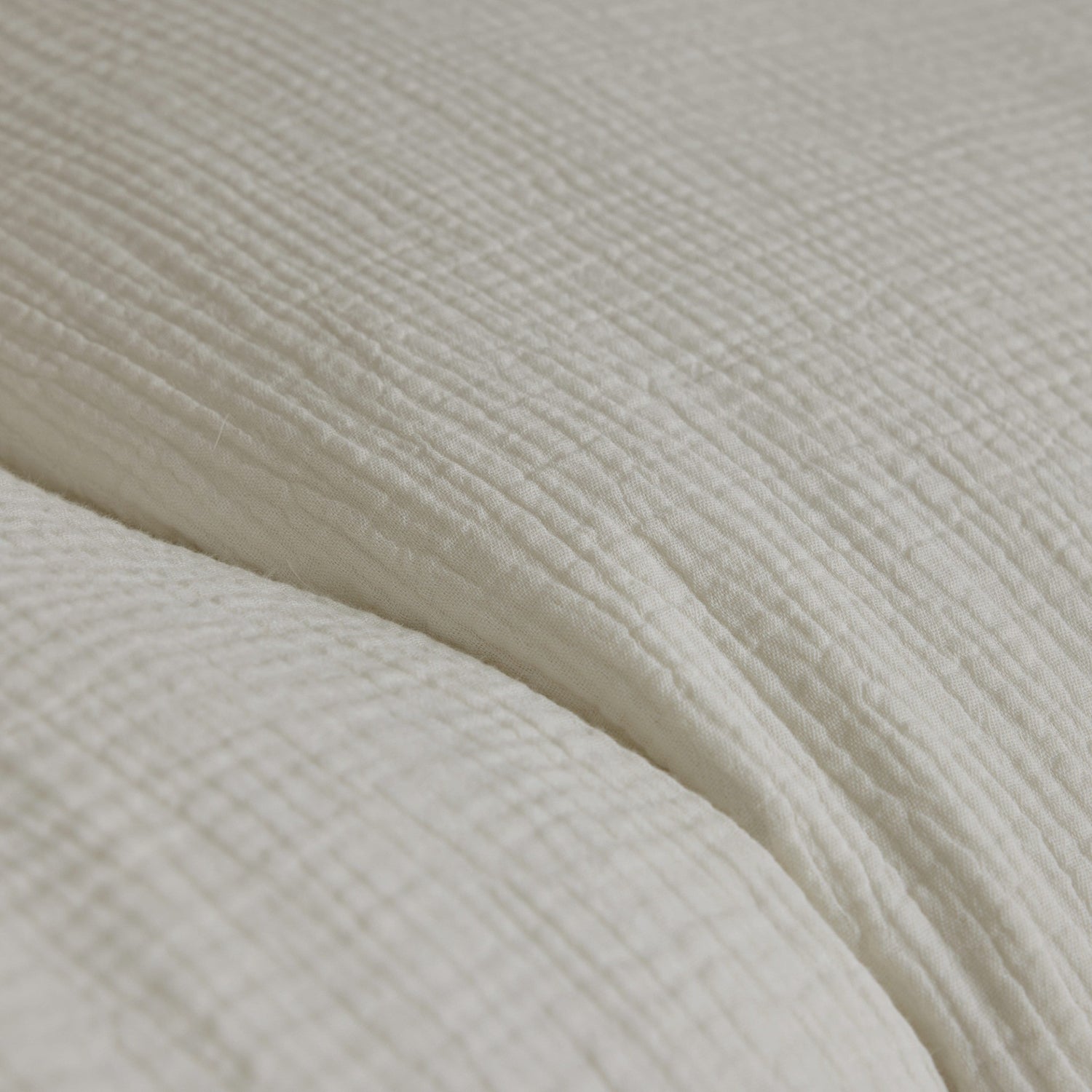 Musselin-Bettwäsche in der Farbe Morgentau aus 100% Bio-Baumwolle für Erwachsene - weich, atmungsaktiv und nachhaltig gefertigt in Portugal. GOTS-zertifiziert