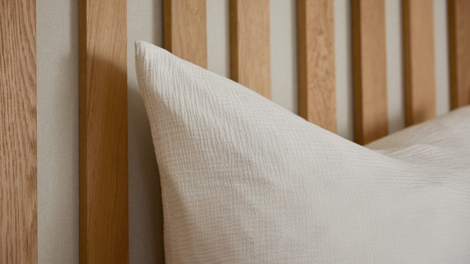 Musselin-Bettwäsche in der Farbe Morgentau aus 100% Bio-Baumwolle für Erwachsene - weich, atmungsaktiv und nachhaltig gefertigt in Portugal. GOTS-zertifiziert