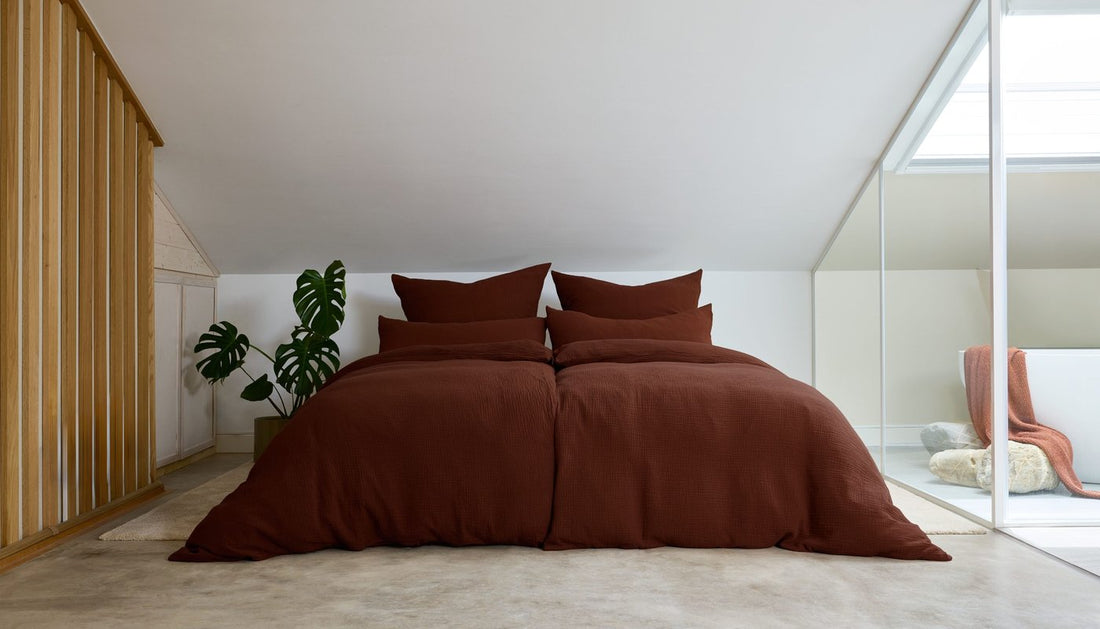 Musselin-Bettwäsche in der Farbe Kastanie aus 100% Bio-Baumwolle für Erwachsene - weich, atmungsaktiv und nachhaltig gefertigt in Portugal. GOTS-zertifiziert